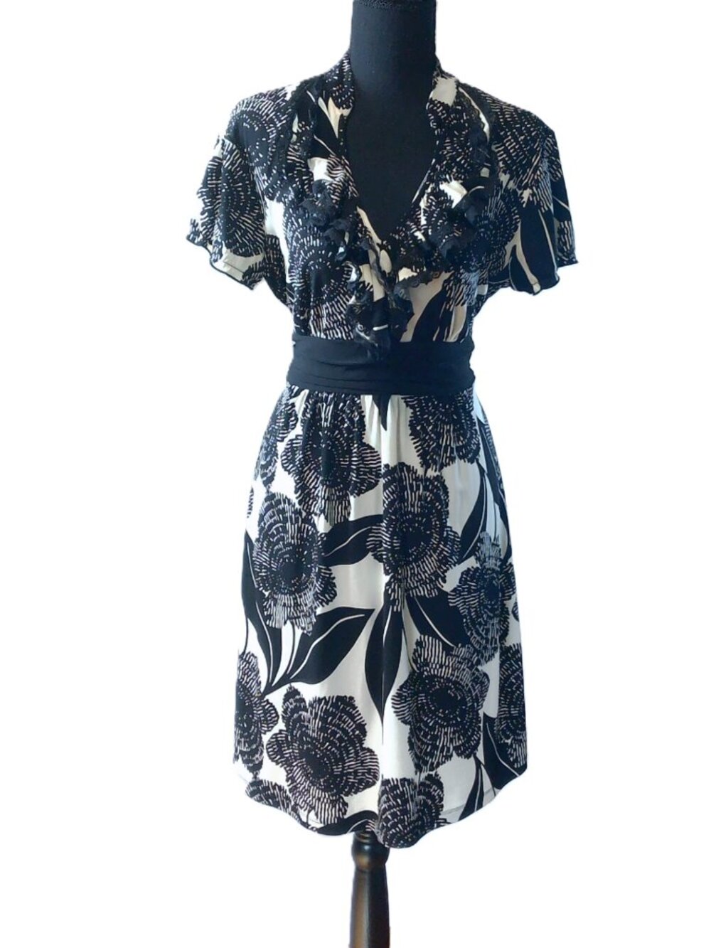 Cocomo Floral Ruffle V-Neck Dress Black & White A-Line Size Medium